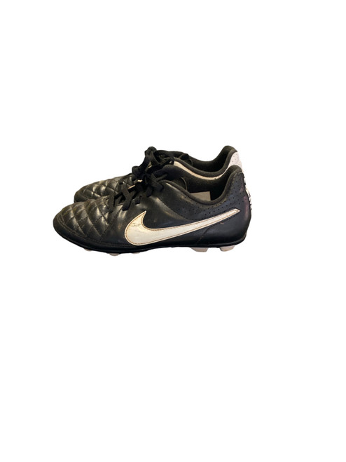 Vist Large View of Product Image Which is Used Nike Soccer Cleats Black Junior 01