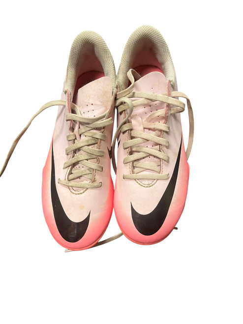 Vist Large View of Product Image Which is Used Nike Soccer Cleats Pink Junior 01