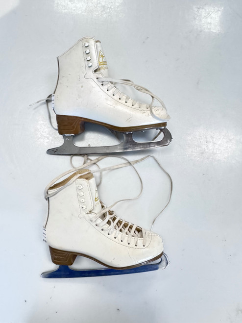 Vist Large View of Product Image Which is Used Jackson MYSTIQUE WomensFigure Skate White Senior 5.5
