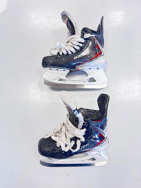 Vist Large View of Product Image Which is Used Bauer FLY40 Junior Hockey Skate Junior 03.5