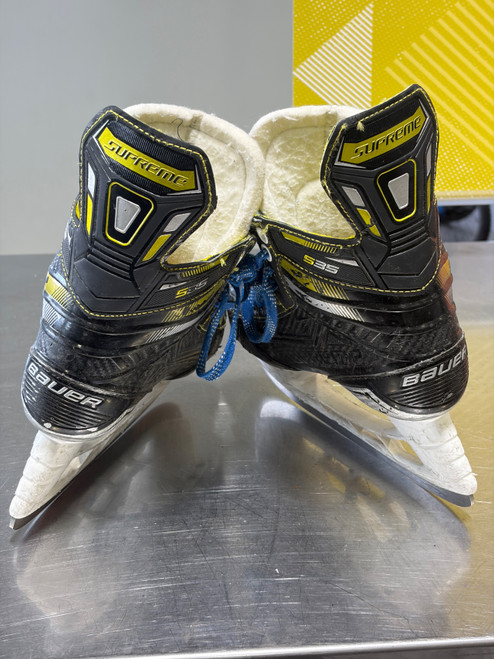 Vist Large View of Product Image Which is Used Bauer SUPEREME S35 Junior Hockey Skate Junior 03.5