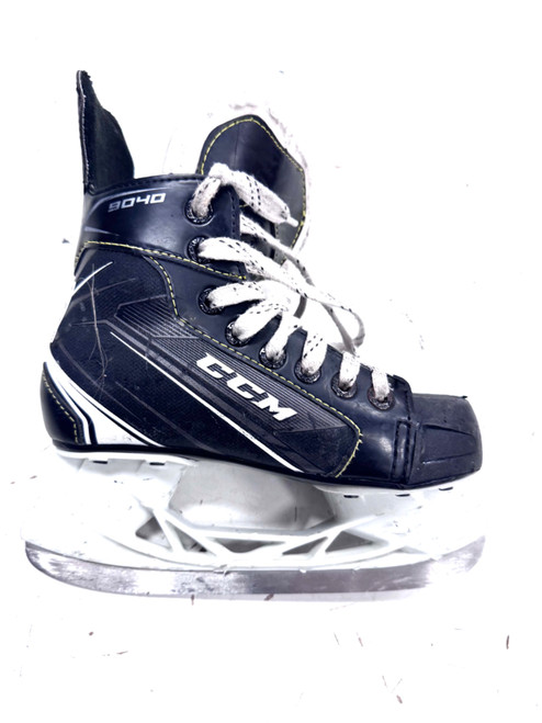 Vist Large View of Product Image Which is Used CCM 9040 Junior Hockey Skate Junior 01