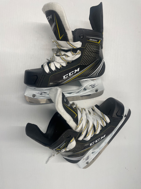 Vist Large View of Product Image Which is Used CCM 9060 Junior Hockey Skate Junior 03