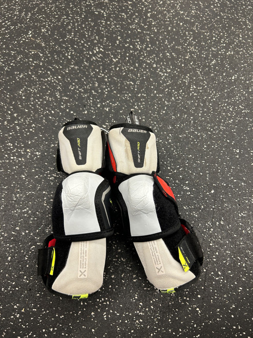 Vist Large View of Product Image Which is Used Bauer VAPOR SHIFT PRO Intermediate Elbow Pads MD