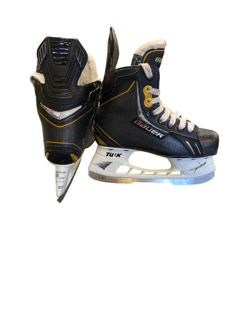 Vist Large View of Product Image Which is Used Bauer ONE COMP Junior Hockey Skate Junior 01