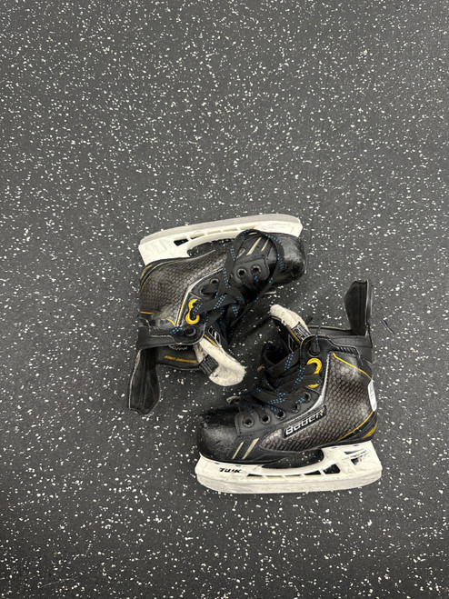 Vist Large View of Product Image Which is Used Bauer SUPREME ONE.09 Youth Hockey Skate Youth 12.0