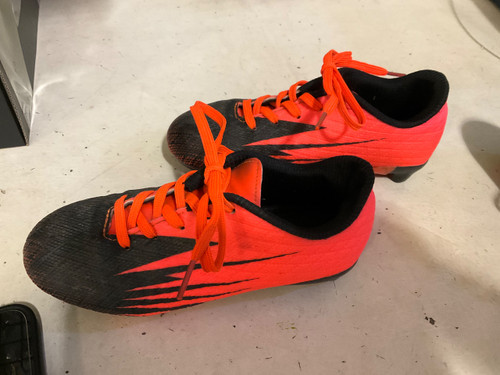 Vist Large View of Product Image Which is Used Soccer Cleats Black Youth 12.0