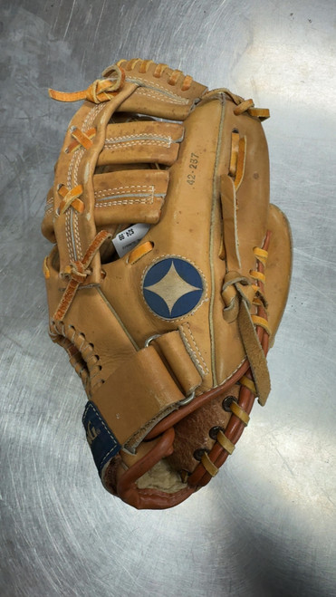 Vist Large View of Product Image Which is Used Spalding THE CLASSIC BB/SB Glove RH Throw Brown 12"