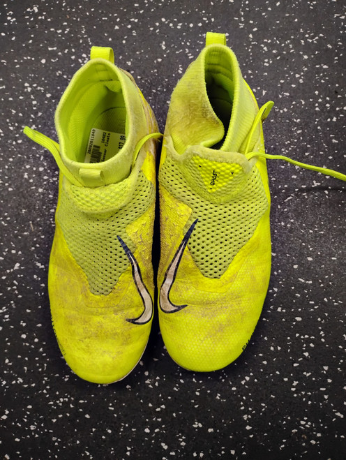 Vist Large View of Product Image Which is Used Nike Soccer Cleats Yellow Junior 04