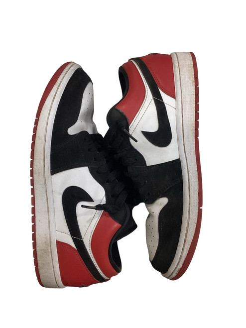 Vist Large View of Product Image Which is Used Nike AIR JORDAN 1 MIDS Basketball Shoes M Red And Black Senior 7