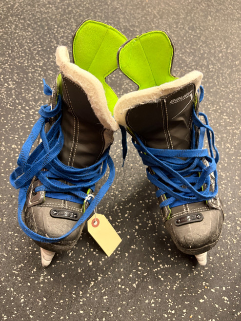 Vist Large View of Product Image Which is Used Bauer XLS Junior Hockey Skate Junior 05