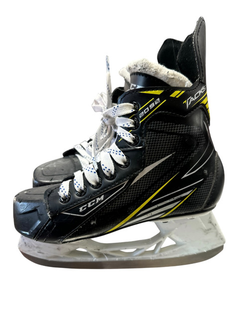 Vist Large View of Product Image Which is Used CCM TACKS 2092 Junior Hockey Skate Junior 02