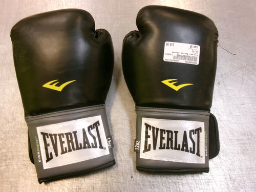 Vist Large View of Product Image Which is Used Everest Boxing Gloves Black Senior