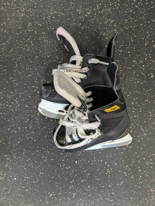 Vist Large View of Product Image Which is Used Bauer SUPREME 140 Youth Hockey Skate Youth 08.0