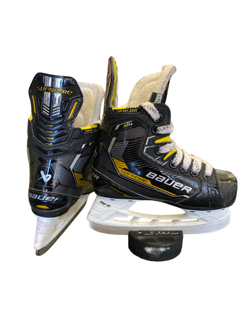 Vist Large View of Product Image Which is Used Bauer SUPREME M4 Youth Hockey Skate Youth 10.0