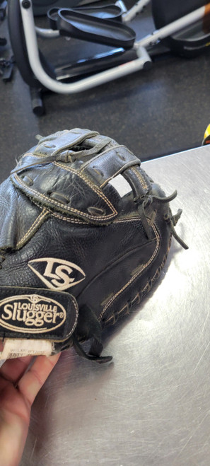 Vist Large View of Product Image Which is Used Louisville Slugger DIVA BB/SB Catchers RH Throw Black 29 1/2"