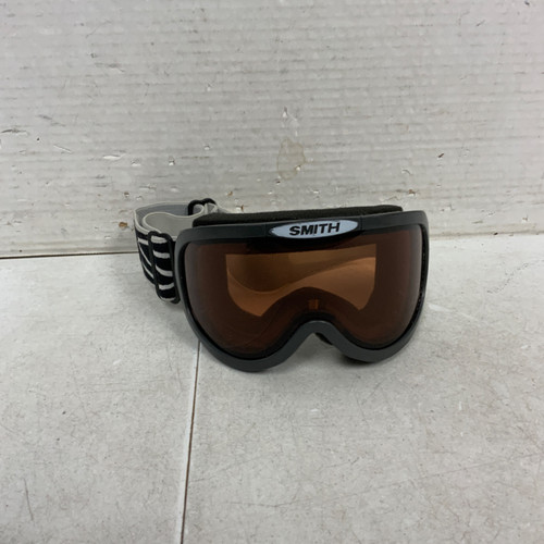 Vist Large View of Product Image Which is Used Smith Snow Goggles Youth Black