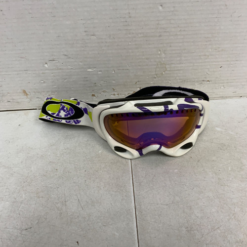 Vist Large View of Product Image Which is Used Oakley Snow Goggles Youth White