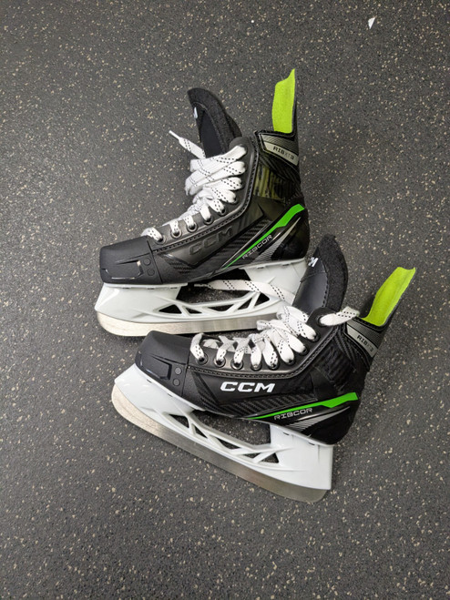 Vist Large View of Product Image Which is Used CCM RIB XT3 Junior Hockey Skate Junior 03