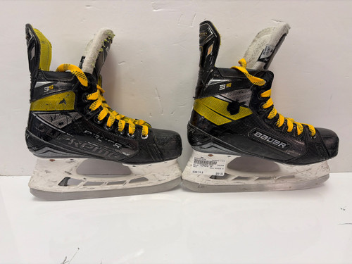 Vist Large View of Product Image Which is Used Bauer SUPREME 3S Intermediate Hockey Skate Intermediate 4.0