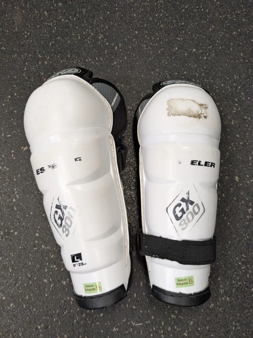 Vist Large View of Product Image Which is Used Hespeler GX300 SG Youth Shin Guards White 9"
