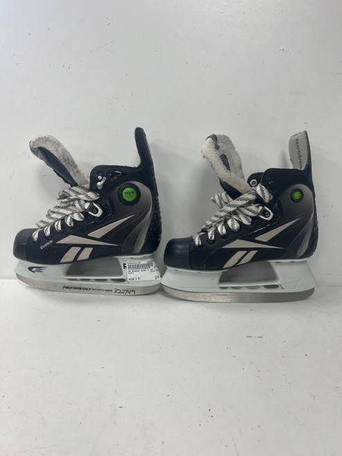 Vist Large View of Product Image Which is Used Reebok SC87 4 Junior Hockey Skate Junior 01