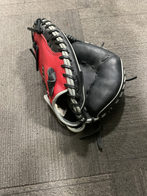 Vist Large View of Product Image Which is Used Wilson A500 BB/SB Catchers RH Throw Red 32"