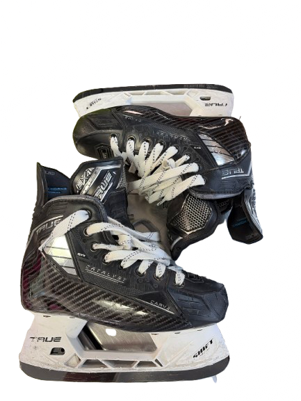 Vist Large View of Product Image Which is Used True CATALYST 9X4 Senior Hockey Skate Senior 4