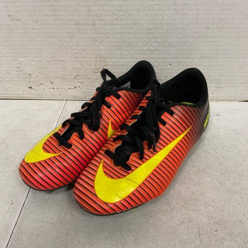 Vist Large View of Product Image Which is Used Nike Soccer Cleats Red Junior 03
