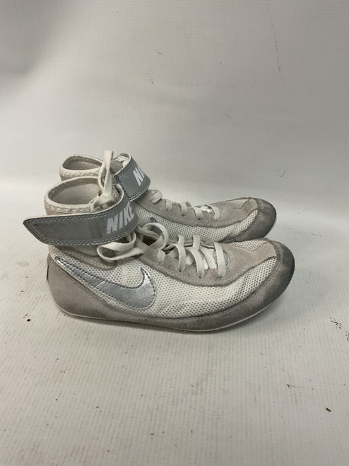 Vist Large View of Product Image Which is Used Nike Wrestling Shoes White Junior 04