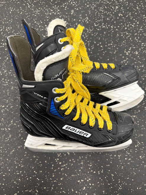 Vist Large View of Product Image Which is Used Bauer VOLT Junior Hockey Skate Junior 04