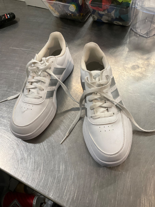 Vist Large View of Product Image Which is Used Adidas Basketball Shoes M White Senior 7.5