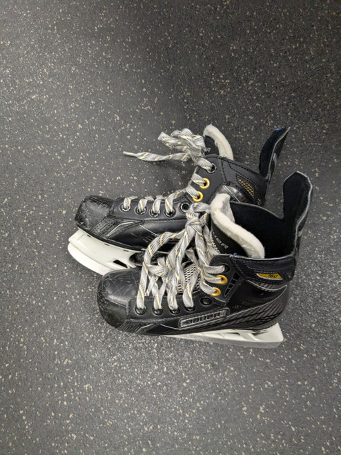 Vist Large View of Product Image Which is Used Bauer 160 Youth Hockey Skate Youth 13.0