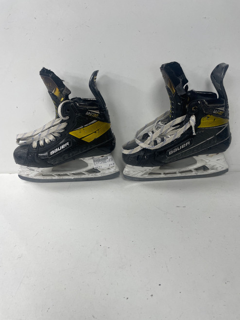 Vist Large View of Product Image Which is Used Bauer SUPREME ULTRA SONIC Intermediate Hockey Skate Intermediate 5.5