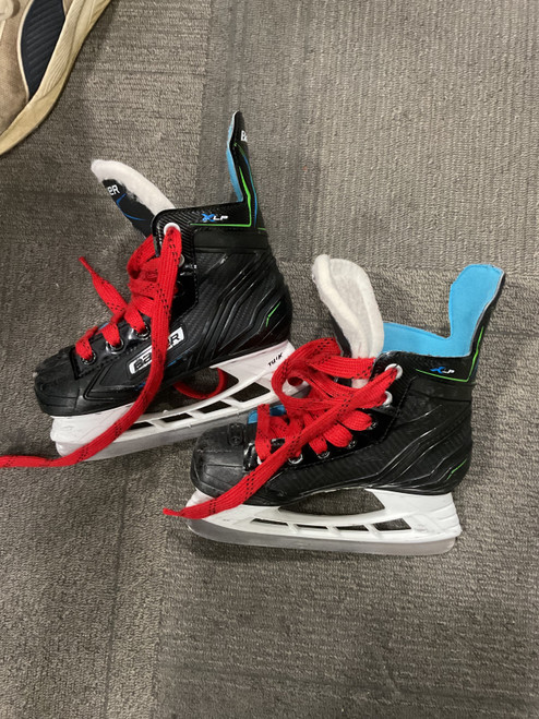 Vist Large View of Product Image Which is Used Bauer XLP Junior Hockey Skate Junior 01