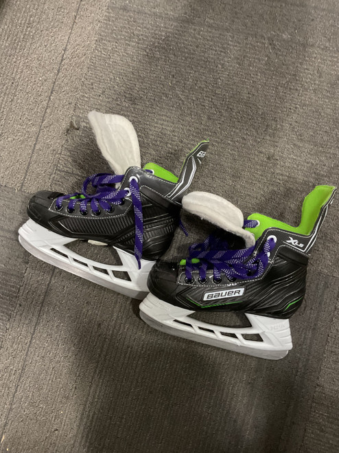 Vist Large View of Product Image Which is Used Bauer XLS Junior Hockey Skate Junior 01