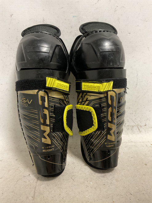 Vist Large View of Product Image Which is Used CCM LA KINGS Youth Shin Guards Black 8"