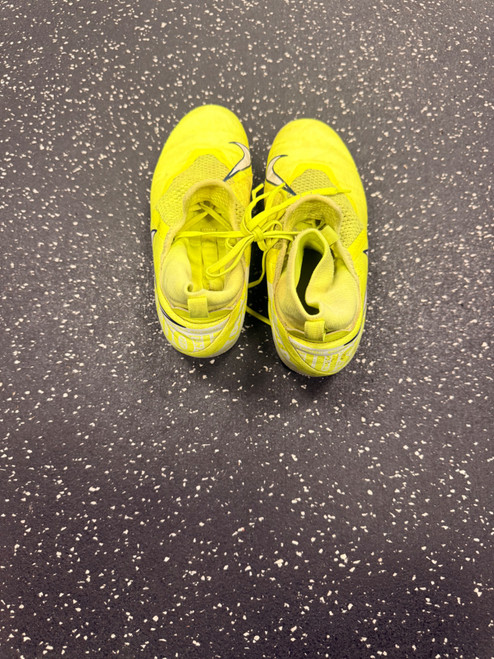 Vist Large View of Product Image Which is Used Nike PHANTOM VSN Soccer Cleats Yellow Junior 04.5