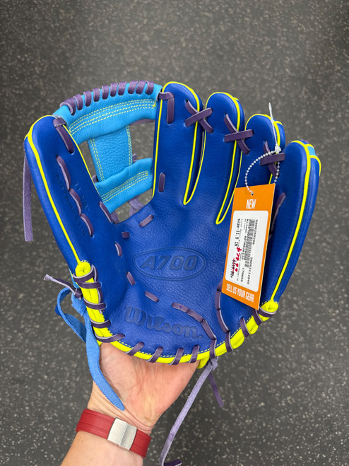 Vist Large View of Product Image Which is New Wilson A700 A07RB26115 BB/SB Glove RH Throw Royal Blue 11 1/2"