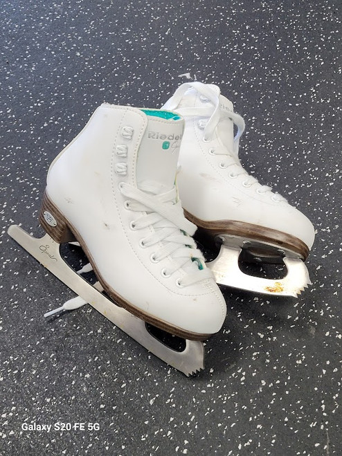 Vist Large View of Product Image Which is Used Riedell OPAL Girls Figure Skate White Junior 01