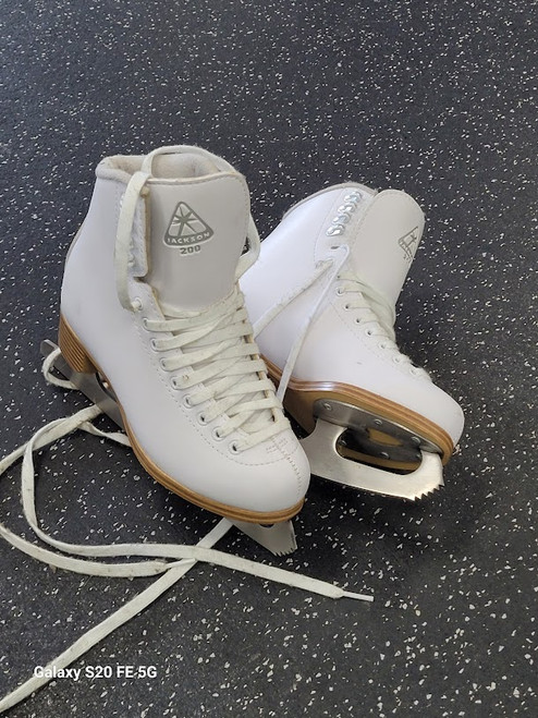 Vist Large View of Product Image Which is Used Jackson 200 Girls Figure Skate White Junior 05