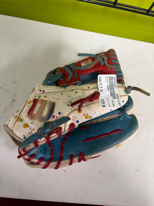 Vist Large View of Product Image Which is Used Wilson A2000 BB/SB Glove RH Throw None 11 1/2"