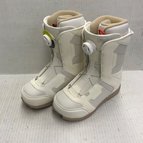 Vist Large View of Product Image Which is New LEGACY W BOA WHITE W7