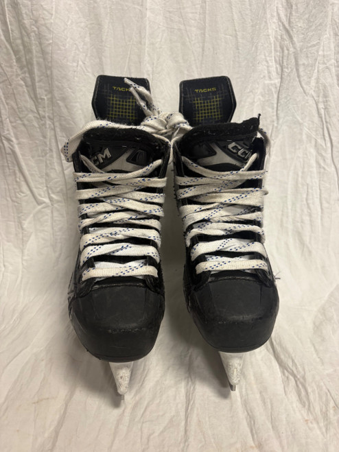 Vist Large View of Product Image Which is Used CCM TACKS XF 80 Junior Hockey Skate Junior 02