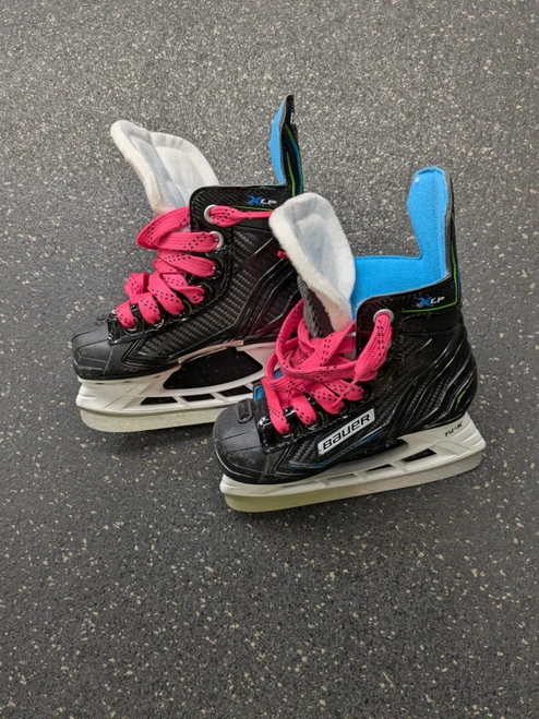 Vist Large View of Product Image Which is Used Bauer XLP Youth Hockey Skate Youth 09.0