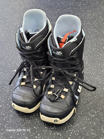 Vist Large View of Product Image Which is Used Burton COCO Womens Snowboard Boots Black Senior 10
