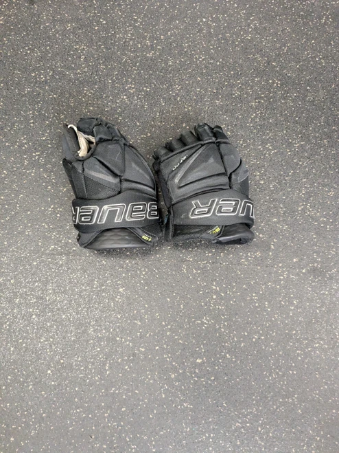 Vist Large View of Product Image Which is Used Bauer HYPERLITE GLOVES Junior Gloves Black 12"
