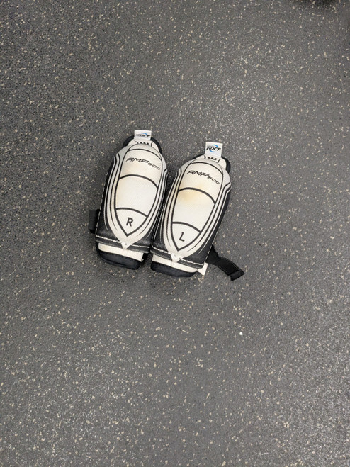 Vist Large View of Product Image Which is Used WinnWell AMP 500 Junior Elbow Pads SM