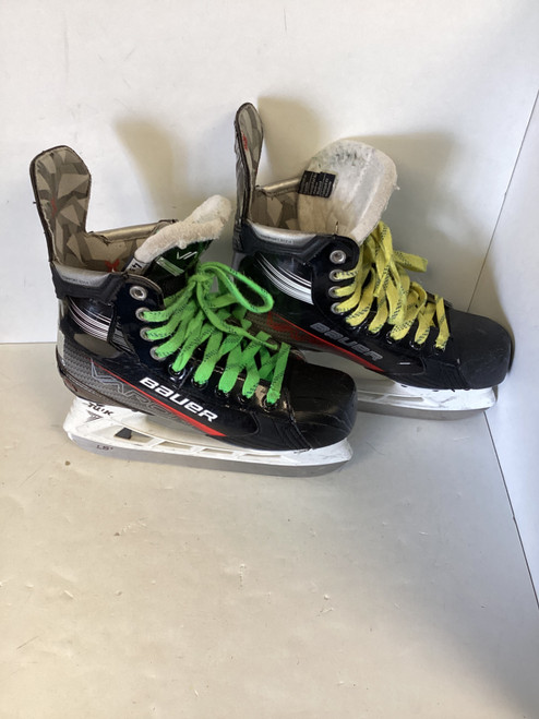 Vist Large View of Product Image Which is Used Bauer VAPOR SELECT Intermediate Hockey Skate Intermediate 4.5