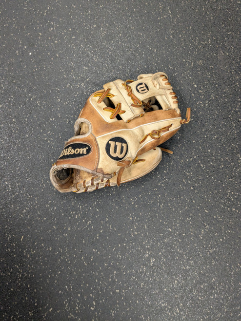 Vist Large View of Product Image Which is Used Wilson A2000 BB/SB Glove RH Throw None 11 1/2"